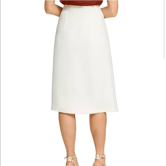 Bloomingdale's Dresses & Skirts - Bloomingdale’s cream skirt